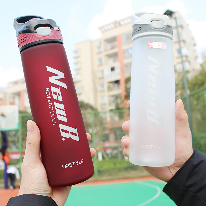 gourde rouge et blanche pour sport