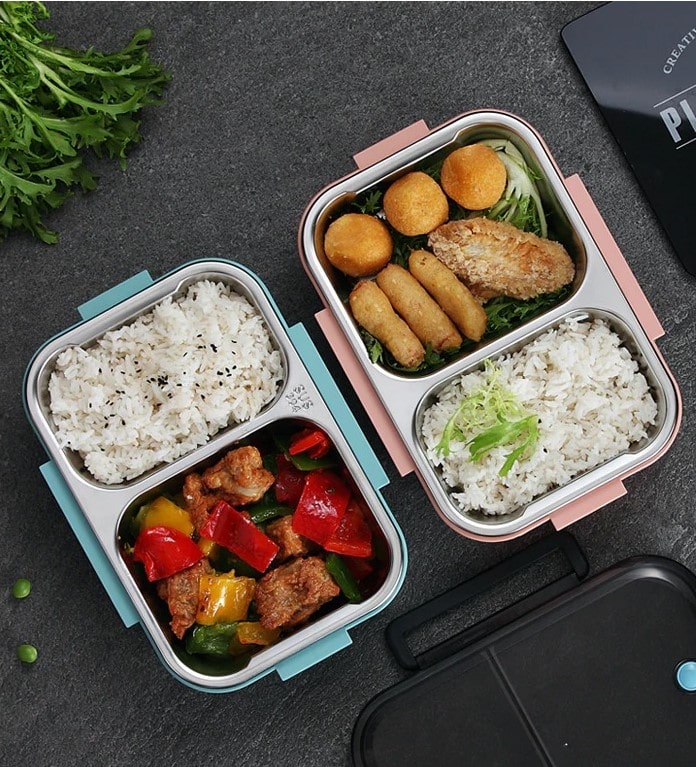 bento bleu et rose avec aliment healthy